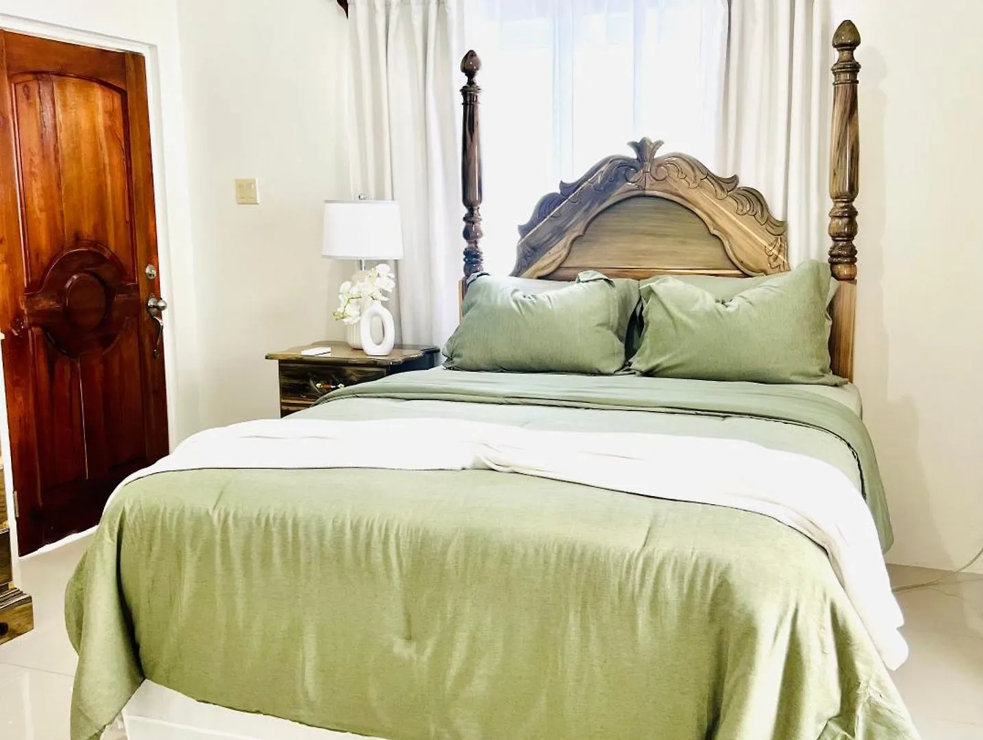 Olive Breeze location